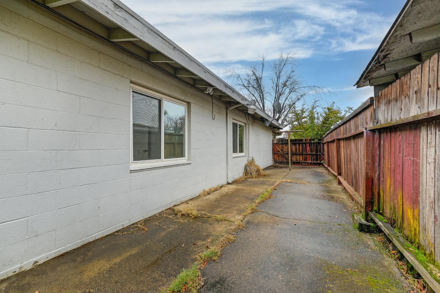 Detail Gallery Image 30 of 30 For 5208 Esmeralda St, Sacramento,  CA 95820 - 3 Beds | 1 Baths