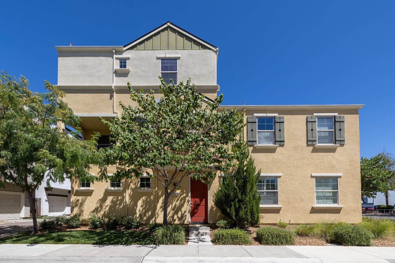 Detail Gallery Image 1 of 26 For 2685 Cleat Lane, Sacramento,  CA 95818 - 2 Beds | 2/1 Baths