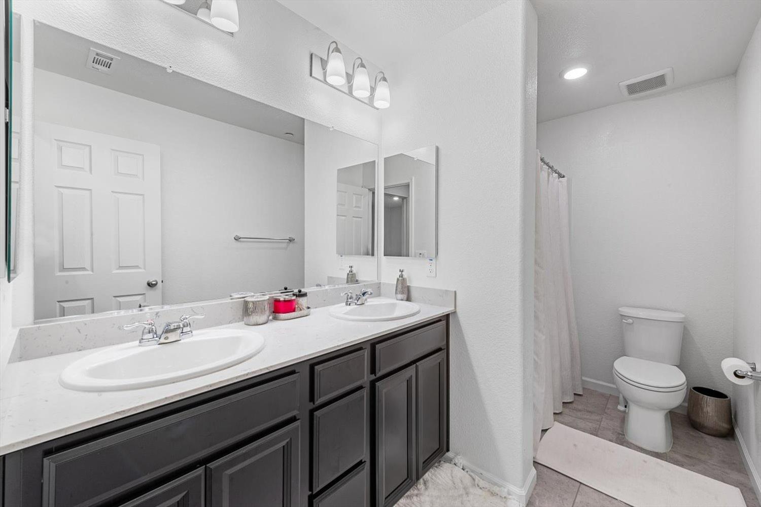 Detail Gallery Image 31 of 47 For 1426 Harry Lorenzo Ave, Woodland,  CA 95776 - 4 Beds | 2/1 Baths