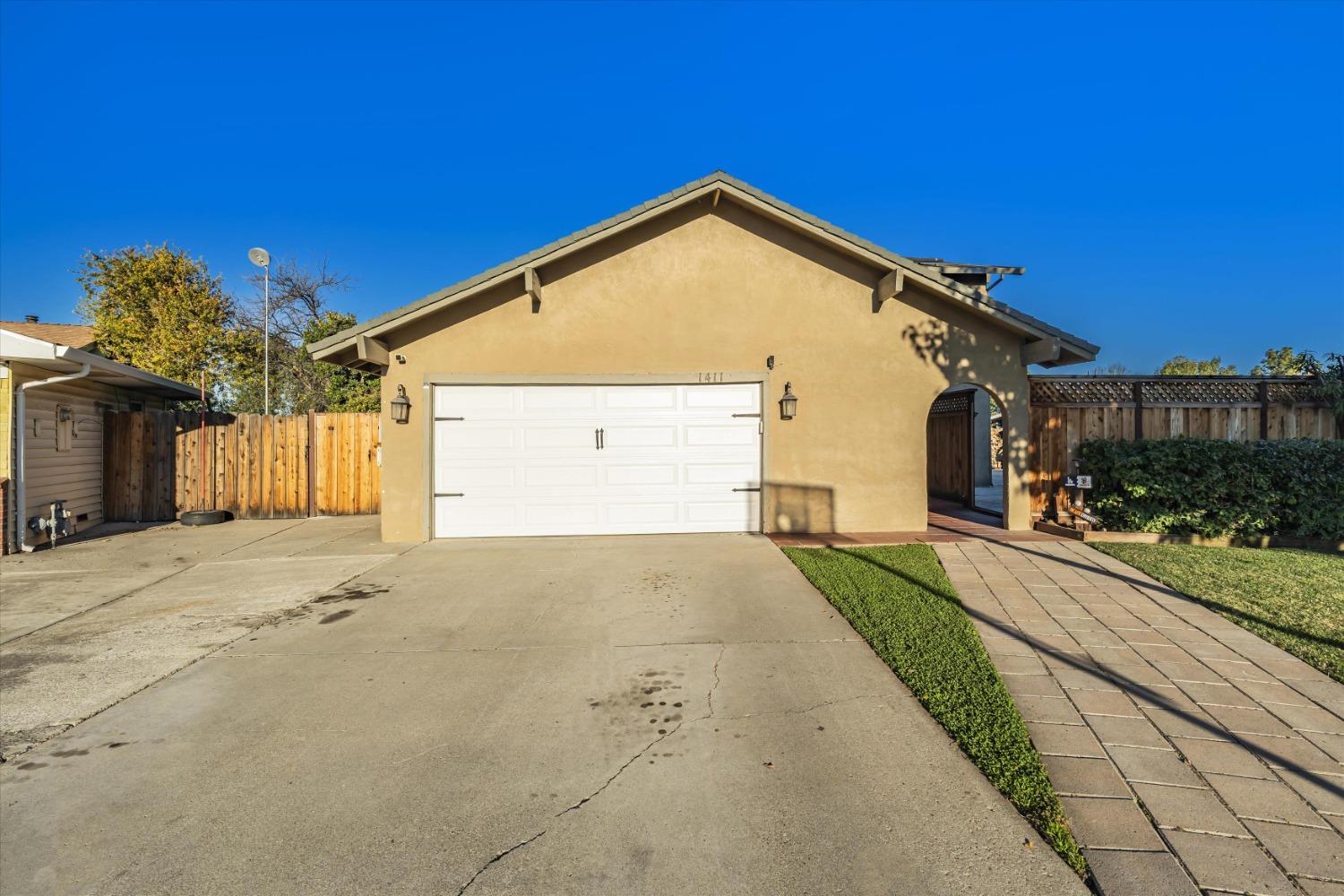 Detail Gallery Image 2 of 41 For 1411 Maple Ct, Tracy,  CA 95376 - 4 Beds | 3 Baths