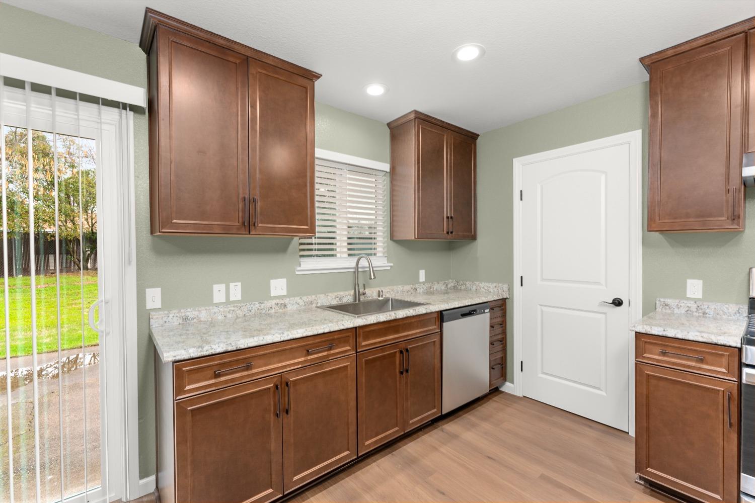 Detail Gallery Image 8 of 34 For 3730 Wrigley Cir, North Highlands,  CA 95660 - 3 Beds | 2 Baths