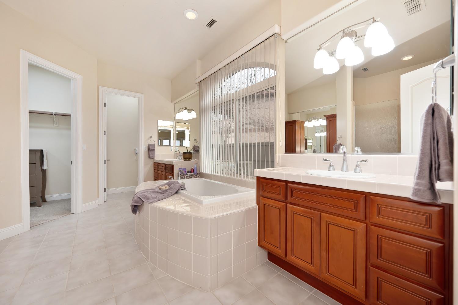 Detail Gallery Image 47 of 99 For 106 Novarra Ct, El Dorado Hills,  CA 95762 - 4 Beds | 5/1 Baths