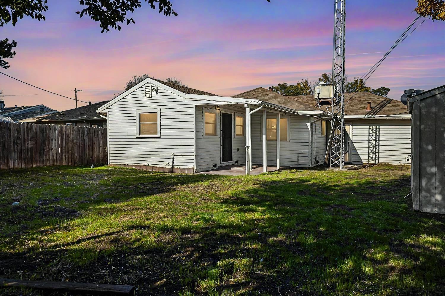 Detail Gallery Image 22 of 28 For 2328 Bristol Ave, Stockton,  CA 95204 - 3 Beds | 1 Baths