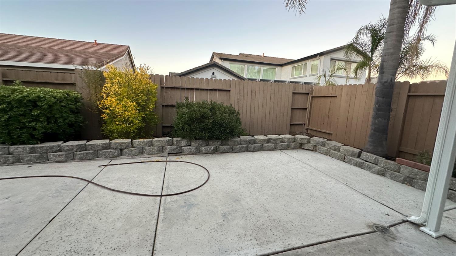 Detail Gallery Image 12 of 15 For 2519 Neutra Way, Elk Grove,  CA 95758 - 5 Beds | 3/1 Baths