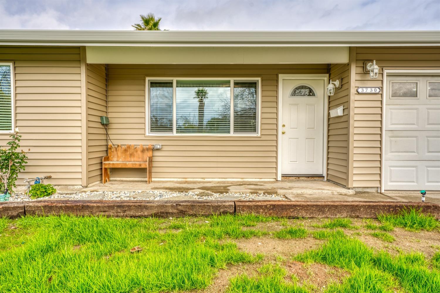 Detail Gallery Image 3 of 34 For 3730 Wrigley Cir, North Highlands,  CA 95660 - 3 Beds | 2 Baths