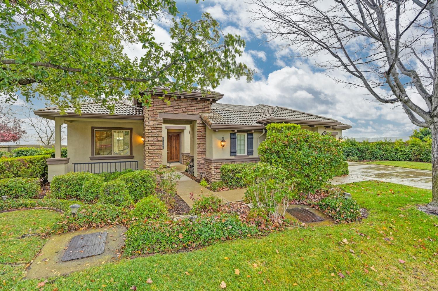 Detail Gallery Image 12 of 99 For 106 Novarra Ct, El Dorado Hills,  CA 95762 - 4 Beds | 5/1 Baths