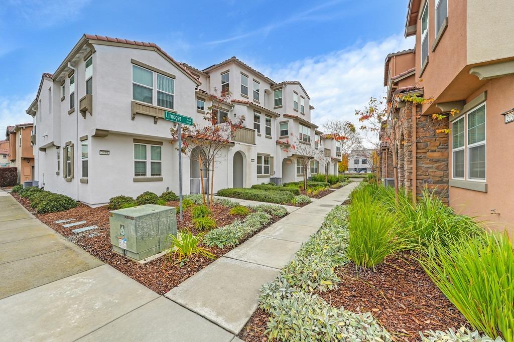 Detail Gallery Image 1 of 38 For 2937 Limoges Walk, Sacramento,  CA 95834 - 4 Beds | 3/1 Baths