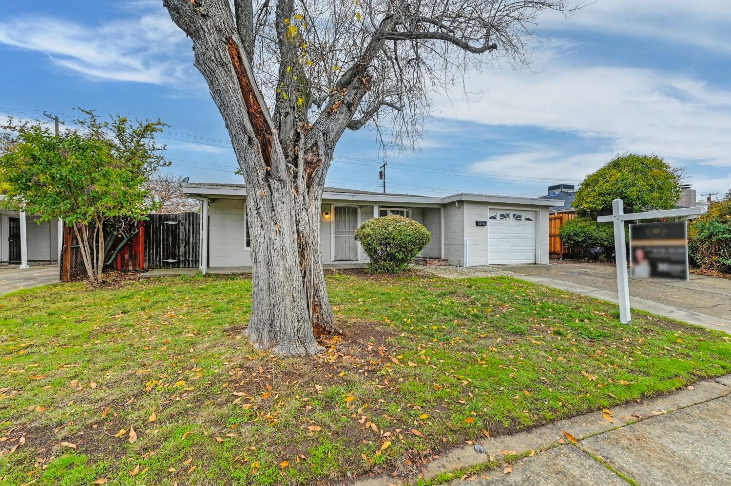 Detail Gallery Image 3 of 30 For 5208 Esmeralda St, Sacramento,  CA 95820 - 3 Beds | 1 Baths