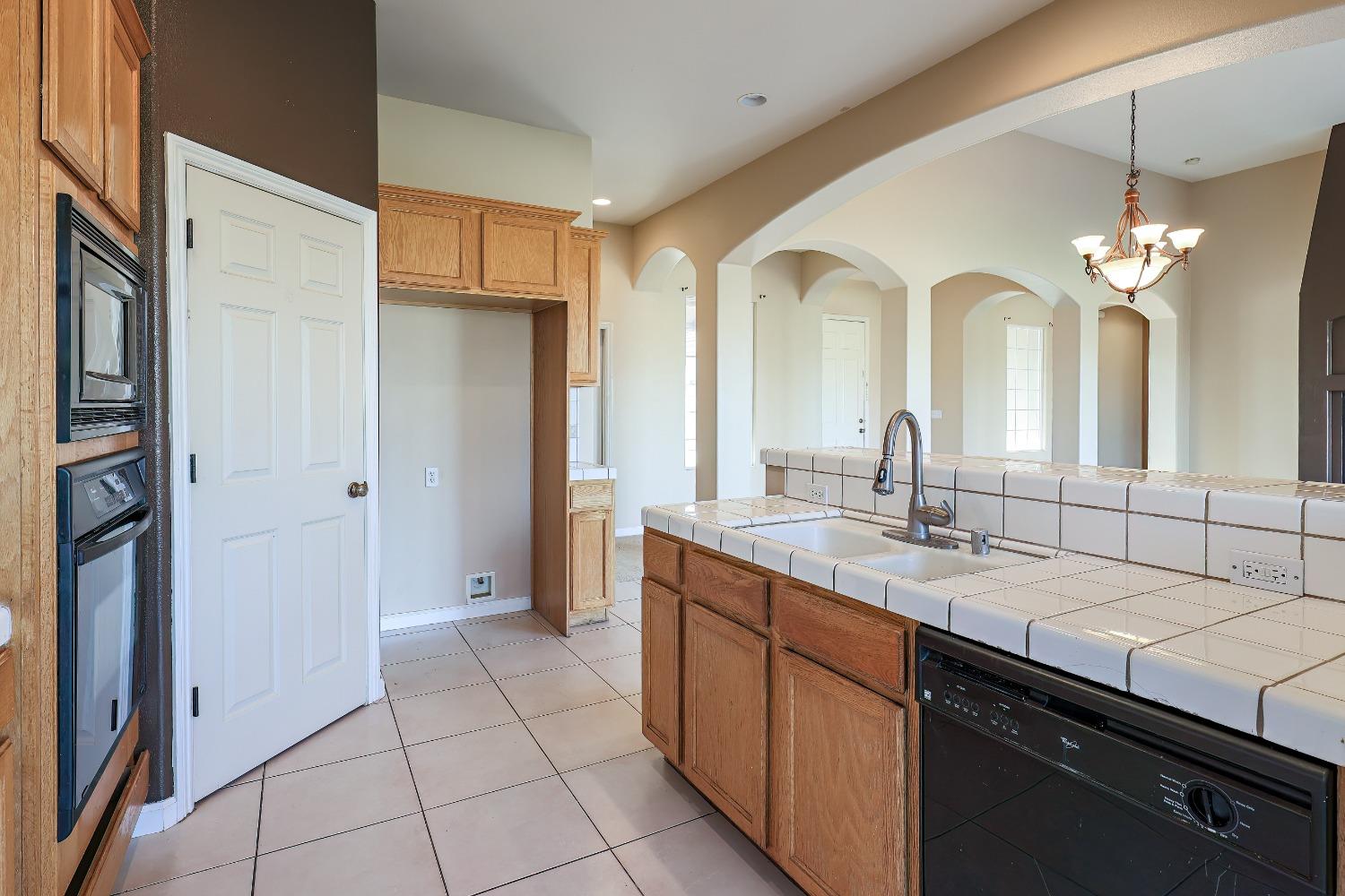 Detail Gallery Image 13 of 56 For 6120 Del Monte Ct, Chowchilla,  CA 93610 - 3 Beds | 2/1 Baths