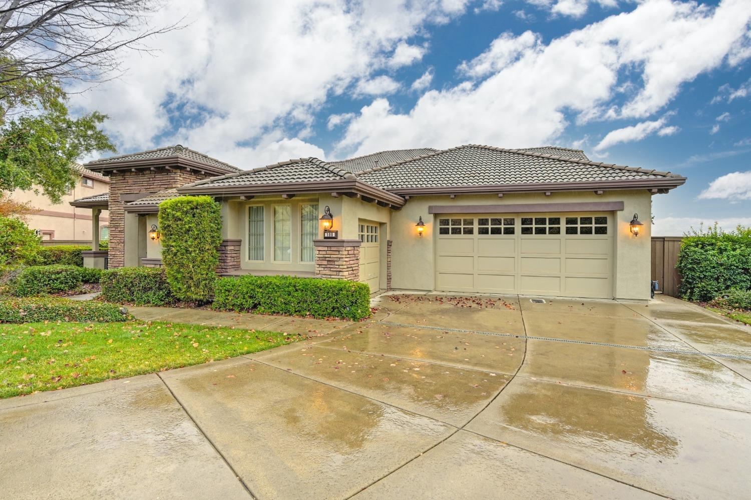 Detail Gallery Image 10 of 99 For 106 Novarra Ct, El Dorado Hills,  CA 95762 - 4 Beds | 5/1 Baths