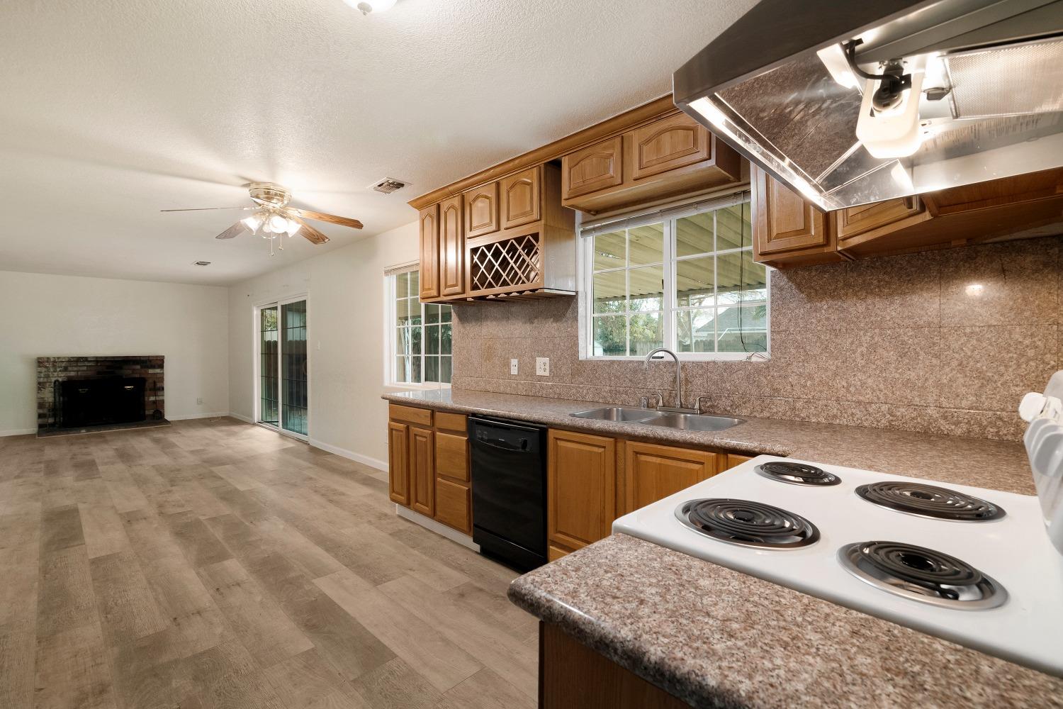 Detail Gallery Image 12 of 62 For 148 Loveland Way, Sacramento,  CA 95838 - 4 Beds | 2/1 Baths