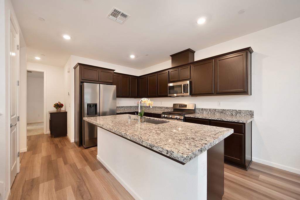 Detail Gallery Image 10 of 38 For 2937 Limoges Walk, Sacramento,  CA 95834 - 4 Beds | 3/1 Baths