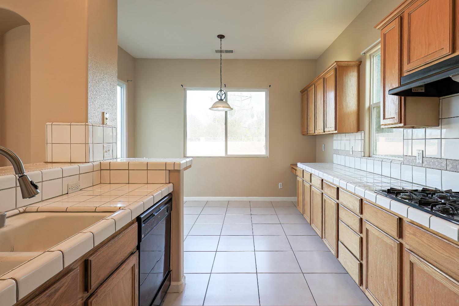 Detail Gallery Image 12 of 56 For 6120 Del Monte Ct, Chowchilla,  CA 93610 - 3 Beds | 2/1 Baths