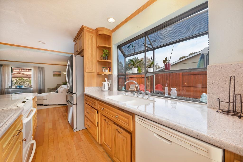 Detail Gallery Image 13 of 67 For 8804 Fontana Ct, Elk Grove,  CA 95624 - 3 Beds | 2 Baths