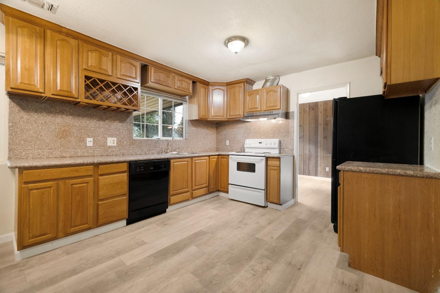 Detail Gallery Image 11 of 62 For 148 Loveland Way, Sacramento,  CA 95838 - 4 Beds | 2/1 Baths