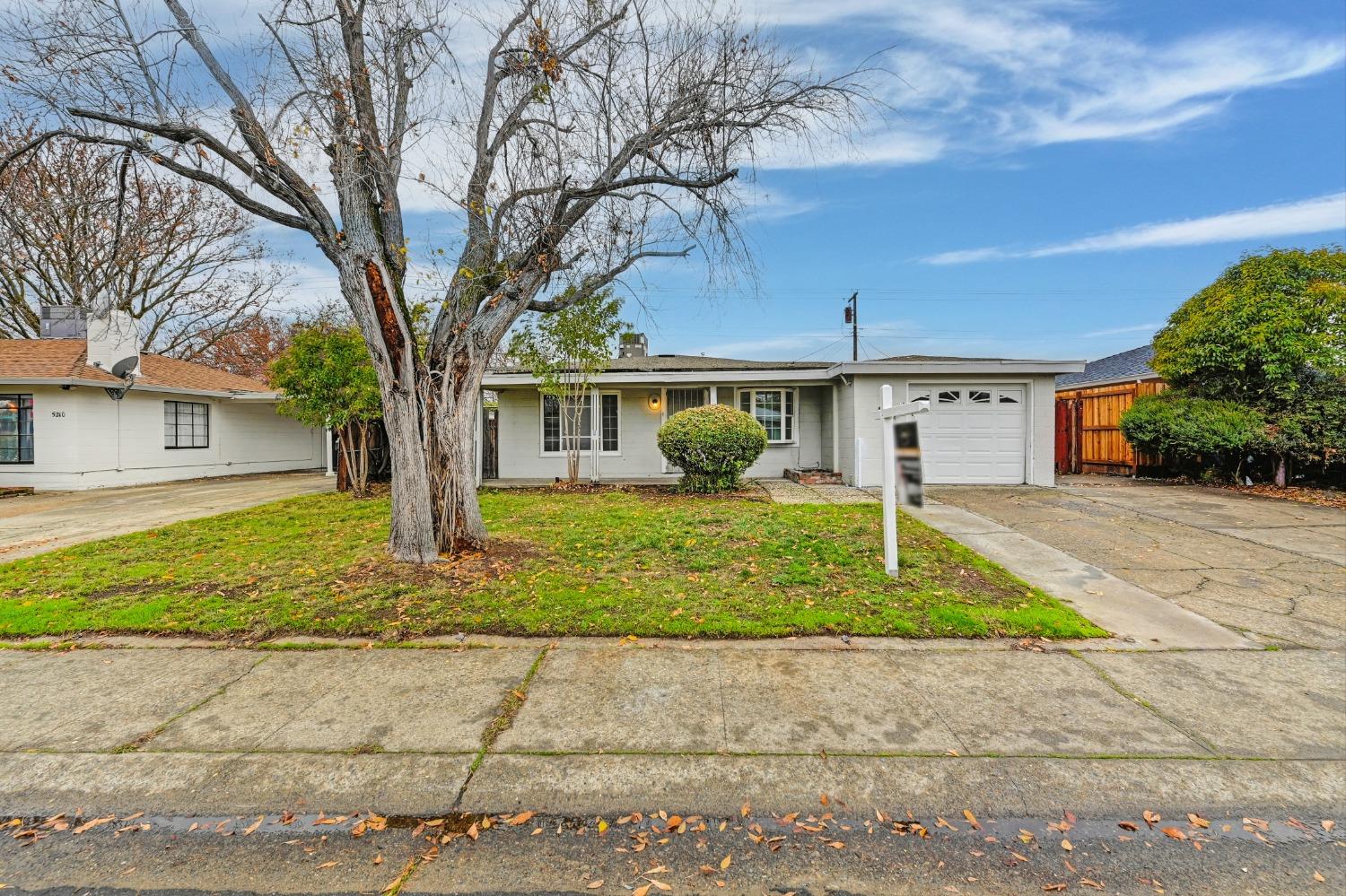 Detail Gallery Image 1 of 30 For 5208 Esmeralda St, Sacramento,  CA 95820 - 3 Beds | 1 Baths