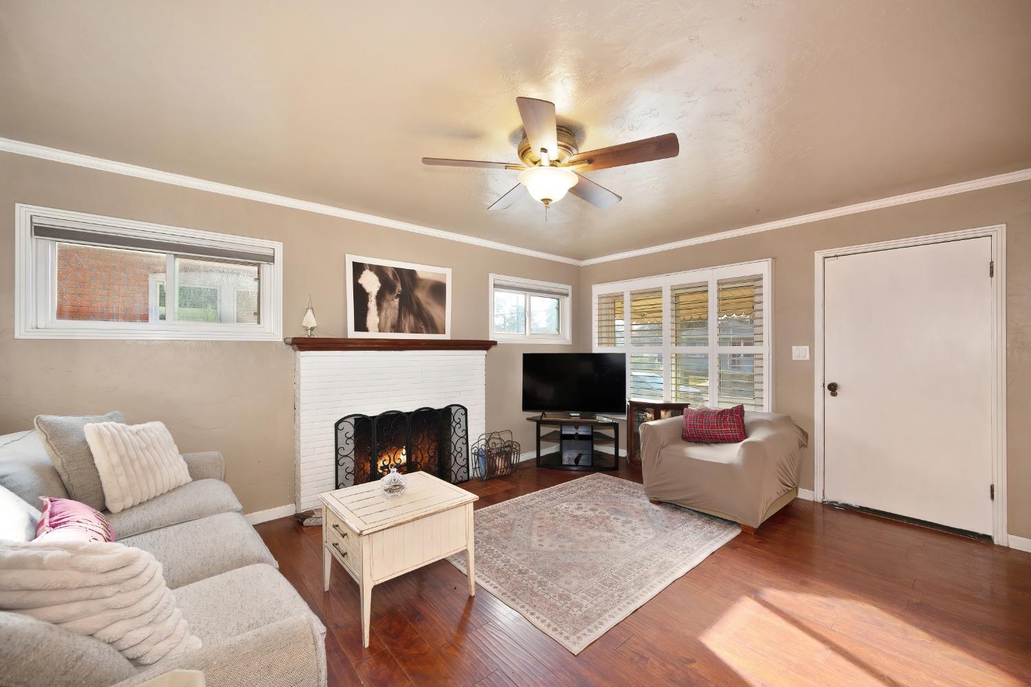 Detail Gallery Image 3 of 32 For 197 Donner Ave, Roseville,  CA 95678 - 2 Beds | 1 Baths