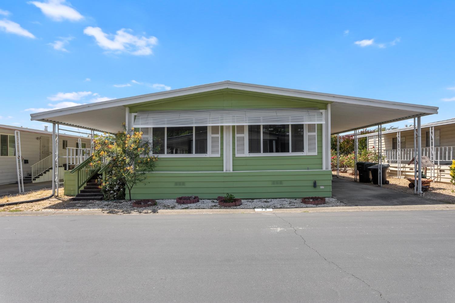 Detail Gallery Image 1 of 24 For 72 Lora, Roseville,  CA 95661 - 2 Beds | 2 Baths