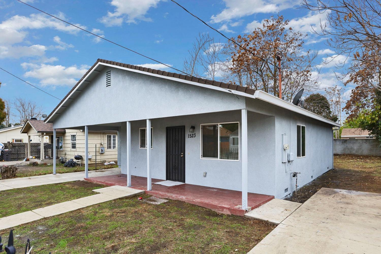 Detail Gallery Image 3 of 16 For 1523 N Sierra Ln, Stockton,  CA 95205 - 2 Beds | 1 Baths