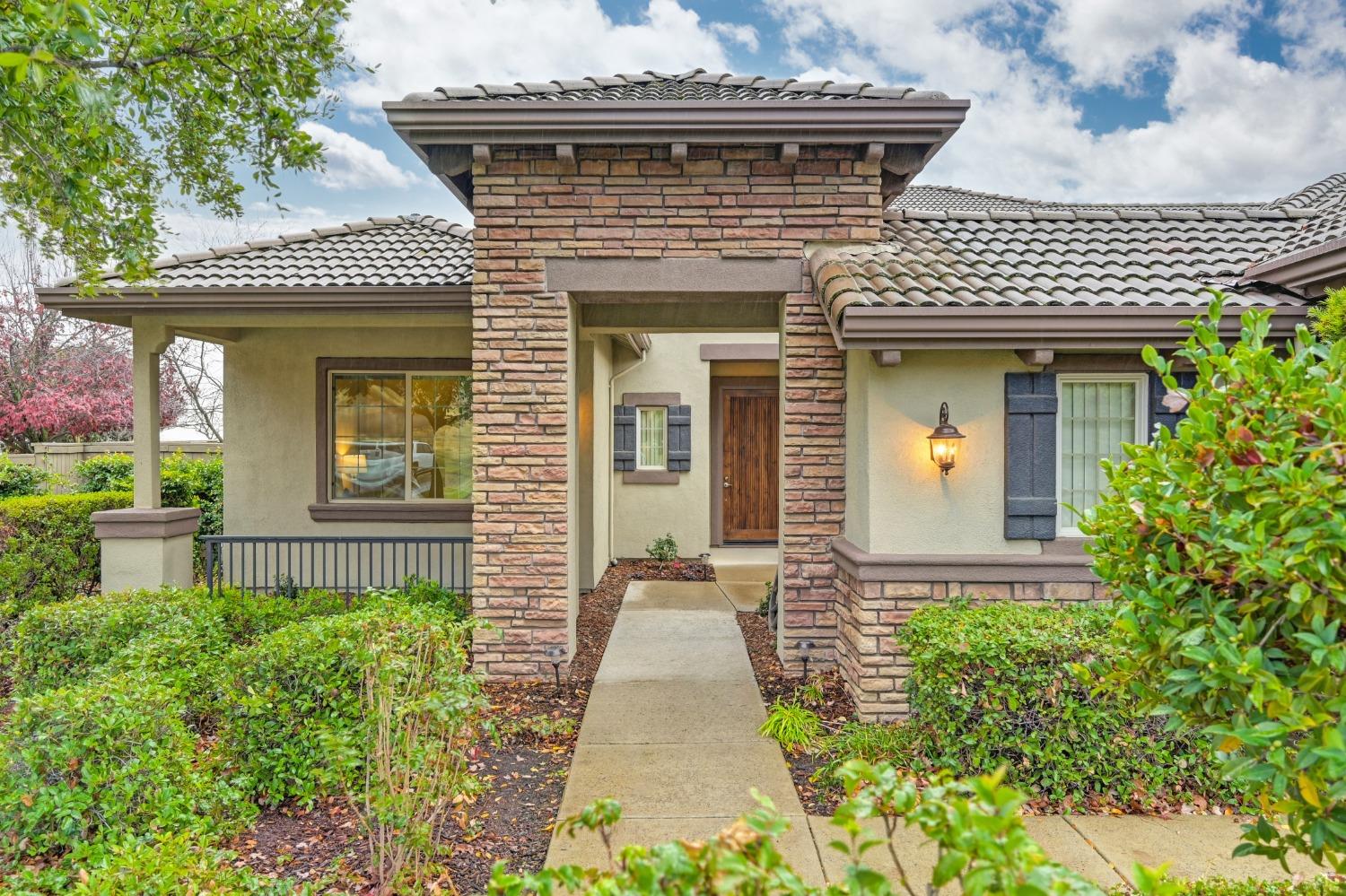 Detail Gallery Image 13 of 99 For 106 Novarra Ct, El Dorado Hills,  CA 95762 - 4 Beds | 5/1 Baths