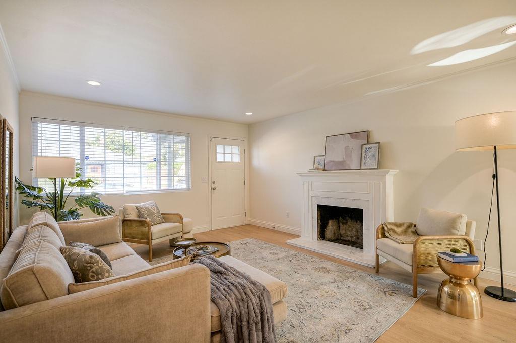 Detail Gallery Image 5 of 32 For 5041 Alcott Dr, Sacramento,  CA 95820 - 3 Beds | 1 Baths