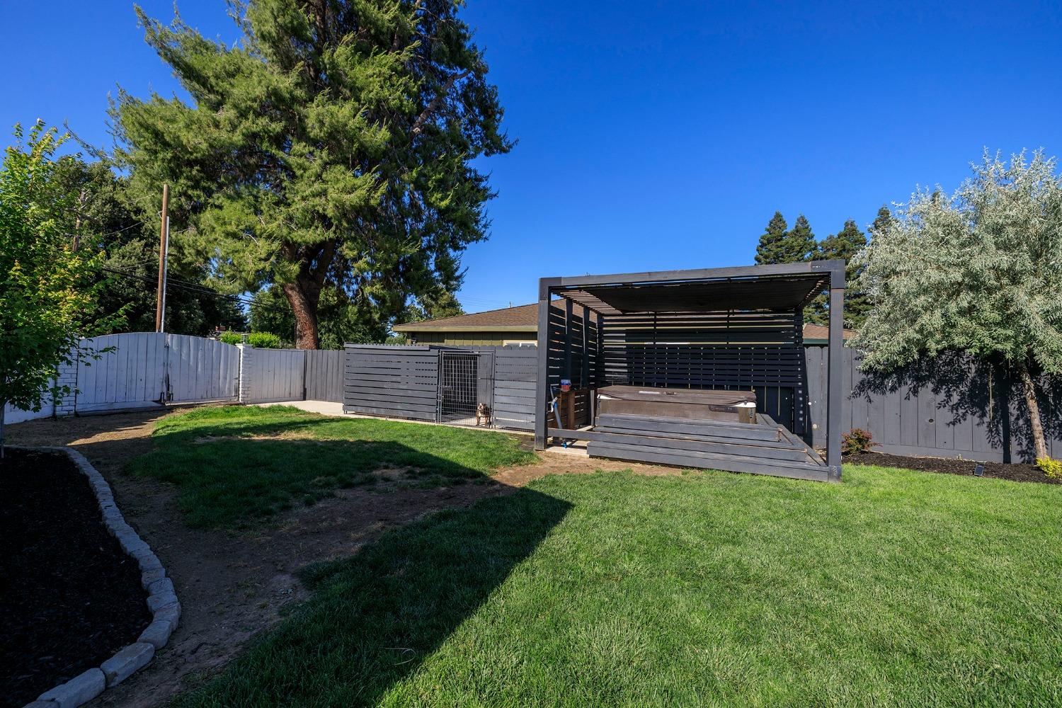 Detail Gallery Image 22 of 43 For 7030 Walnut Woods Dr, Modesto,  CA 95356 - 3 Beds | 2/1 Baths