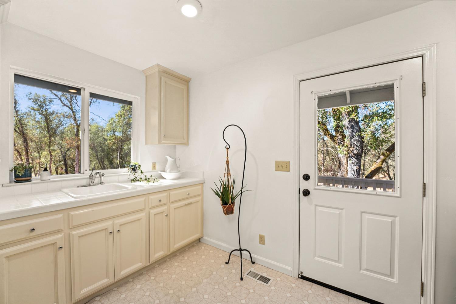 Detail Gallery Image 25 of 52 For 3060 Rancheria Dr, Shingle Springs,  CA 95682 - 3 Beds | 3/1 Baths