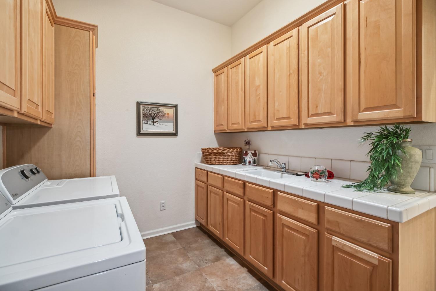 Detail Gallery Image 34 of 61 For 4240 Echo Rock Ln, Roseville,  CA 95747 - 3 Beds | 2/1 Baths