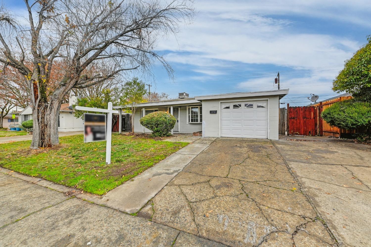 Detail Gallery Image 4 of 30 For 5208 Esmeralda St, Sacramento,  CA 95820 - 3 Beds | 1 Baths