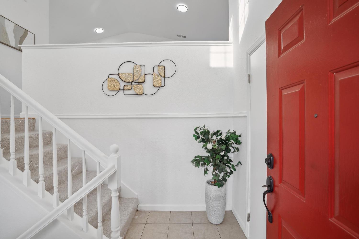 Detail Gallery Image 4 of 39 For 821 Fall River Dr, Modesto,  CA 95351 - 4 Beds | 2/1 Baths