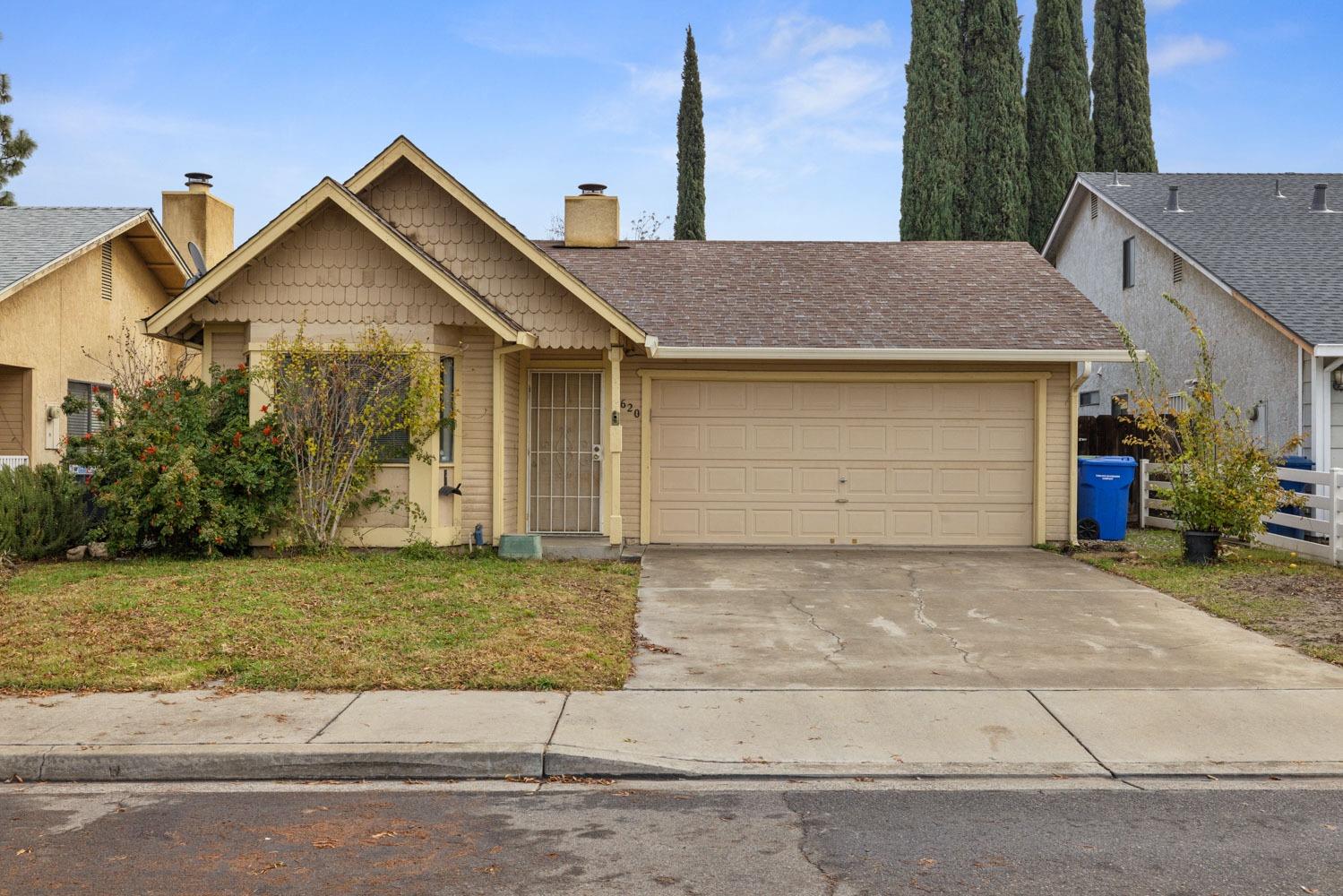 Detail Gallery Image 3 of 34 For 2620 Jeannie Ct, Turlock,  CA 95382 - 3 Beds | 2 Baths