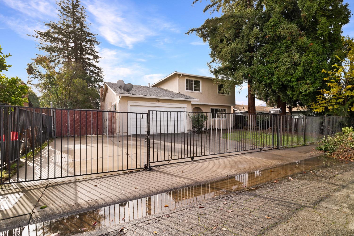 Detail Gallery Image 3 of 62 For 148 Loveland Way, Sacramento,  CA 95838 - 4 Beds | 2/1 Baths