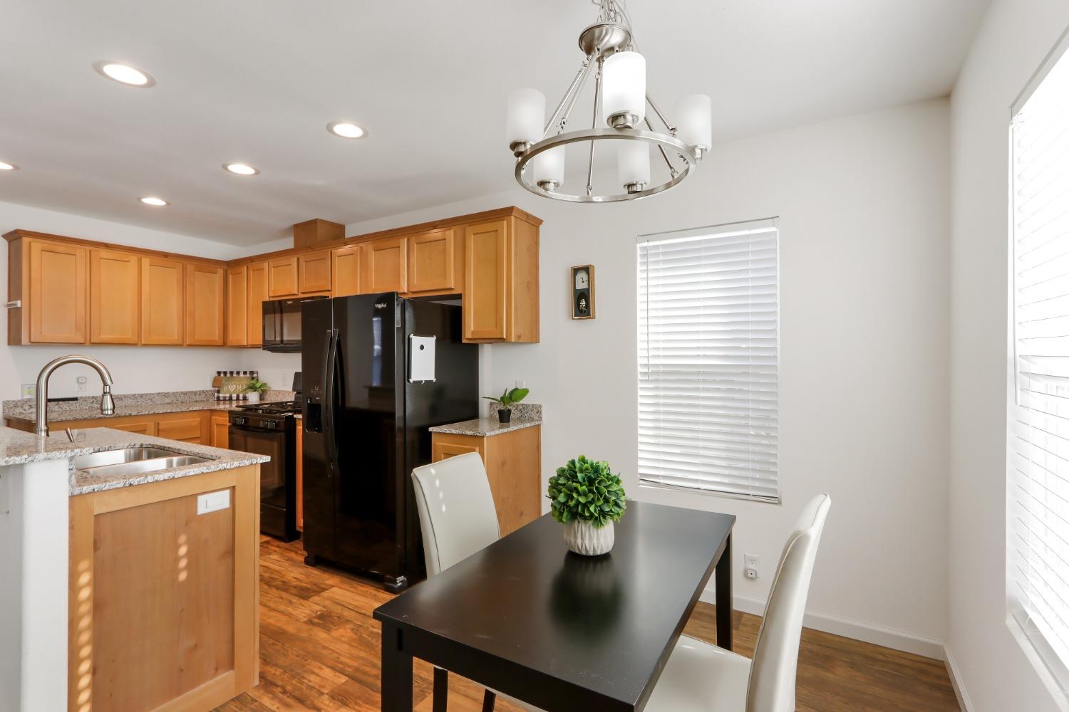 Detail Gallery Image 9 of 37 For 4695 Pacific St 14, Rocklin,  CA 95677 - 2 Beds | 2 Baths