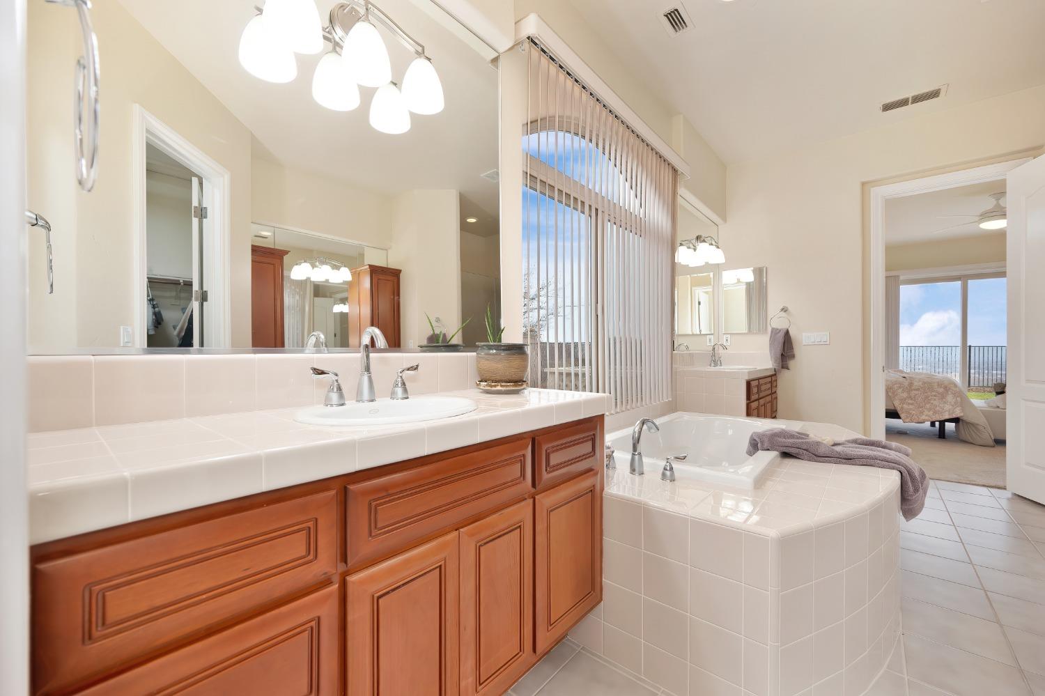 Detail Gallery Image 50 of 99 For 106 Novarra Ct, El Dorado Hills,  CA 95762 - 4 Beds | 5/1 Baths