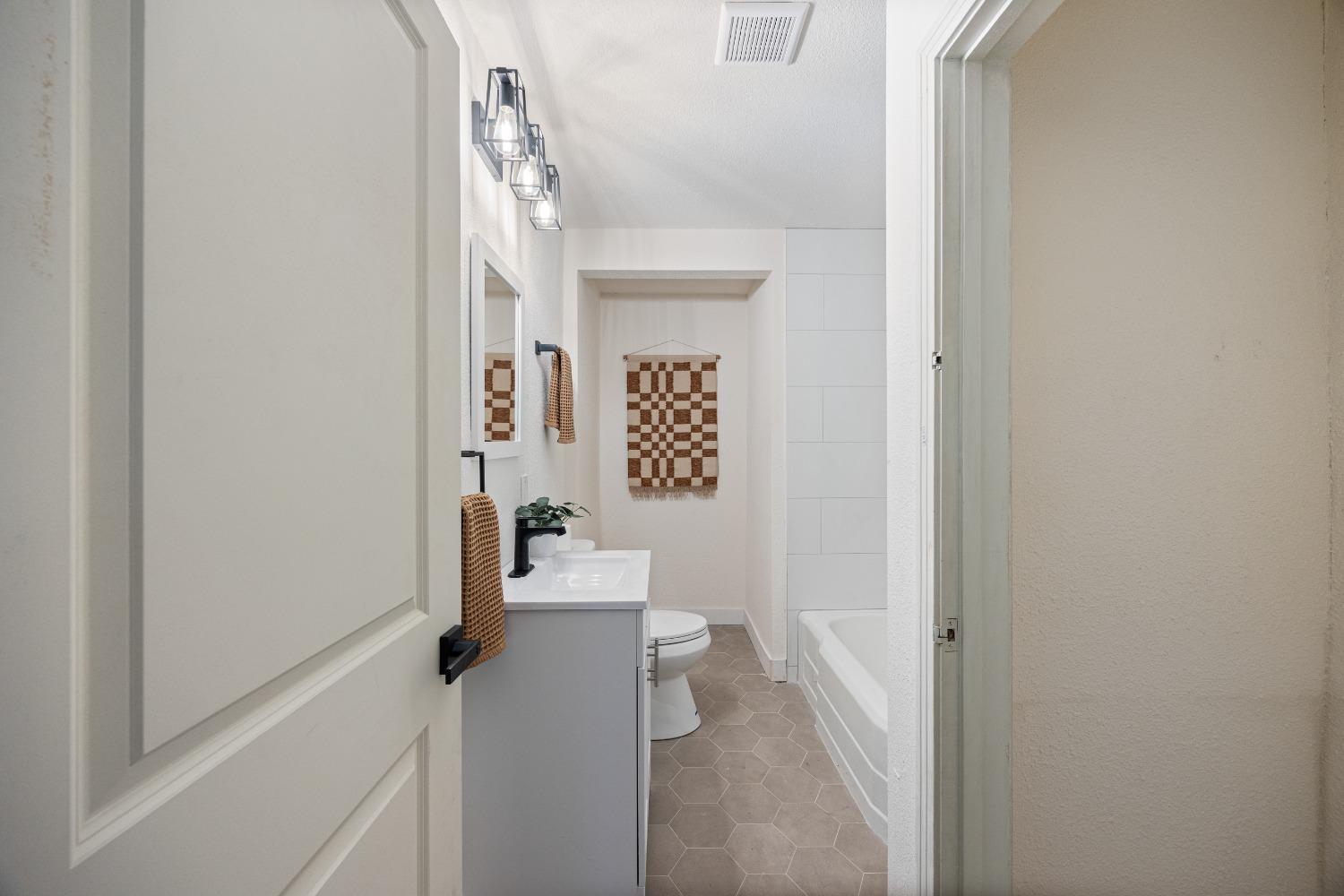 Detail Gallery Image 19 of 29 For 2631 Hilldale Rd, Sacramento,  CA 95864 - 3 Beds | 2 Baths