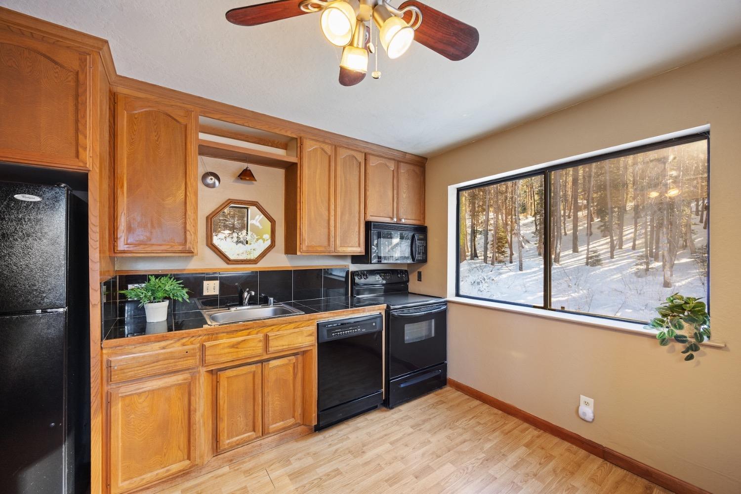 Detail Gallery Image 31 of 56 For 21907 Donner Pass Rd, Soda Springs,  CA 95728 - 3 Beds | 3 Baths