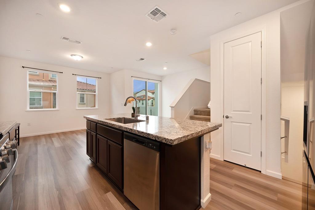 Detail Gallery Image 13 of 38 For 2937 Limoges Walk, Sacramento,  CA 95834 - 4 Beds | 3/1 Baths