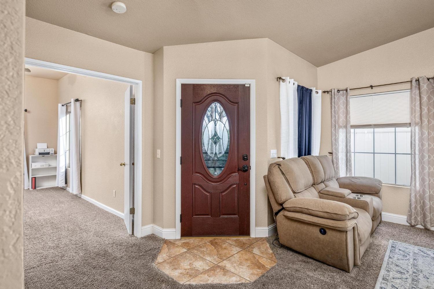 Detail Gallery Image 6 of 33 For 1936 Phillip Ct, Stockton,  CA 95206 - 4 Beds | 2 Baths