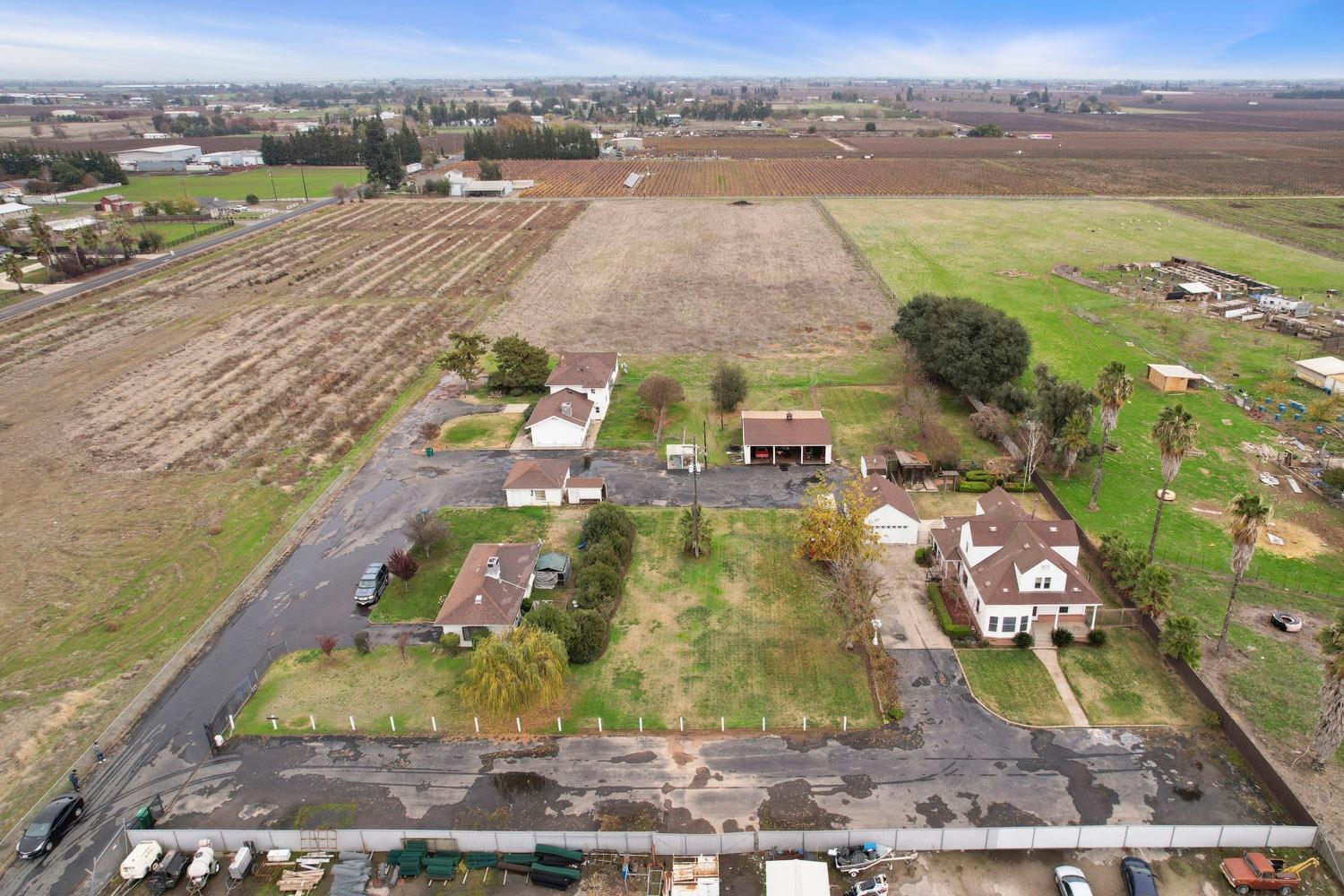 Detail Gallery Image 6 of 93 For 23900 N State Route 99 Frontage Rd, Acampo,  CA 95220 - 3 Beds | 2/1 Baths