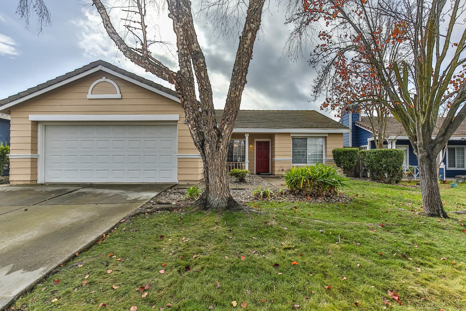 Detail Gallery Image 1 of 44 For 8645 Periwinkle Cir, Elk Grove,  CA 95624 - 3 Beds | 2 Baths