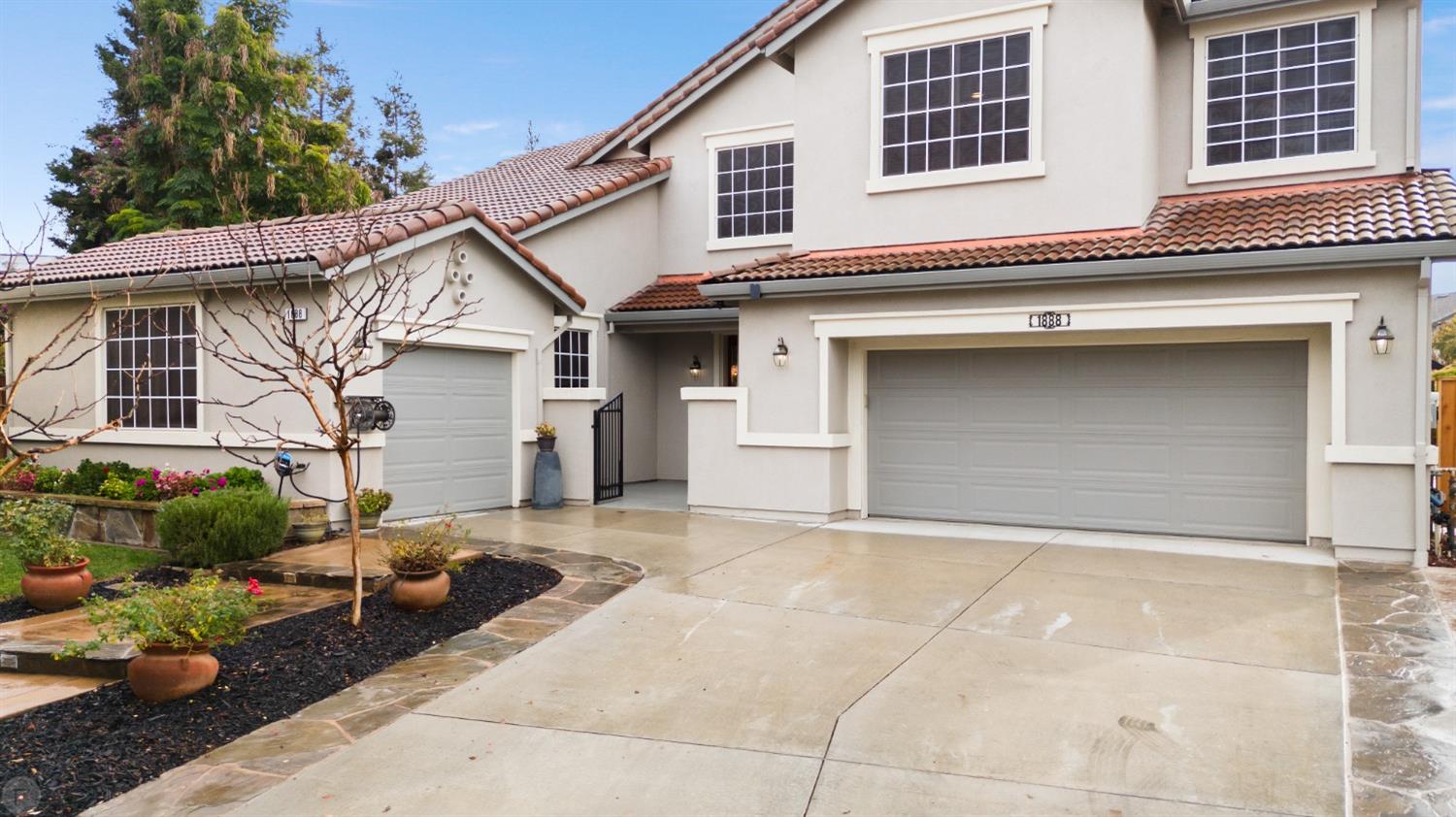 Detail Gallery Image 4 of 65 For 1888 Bayonne Ct, Tracy,  CA 95304 - 4 Beds | 3/1 Baths