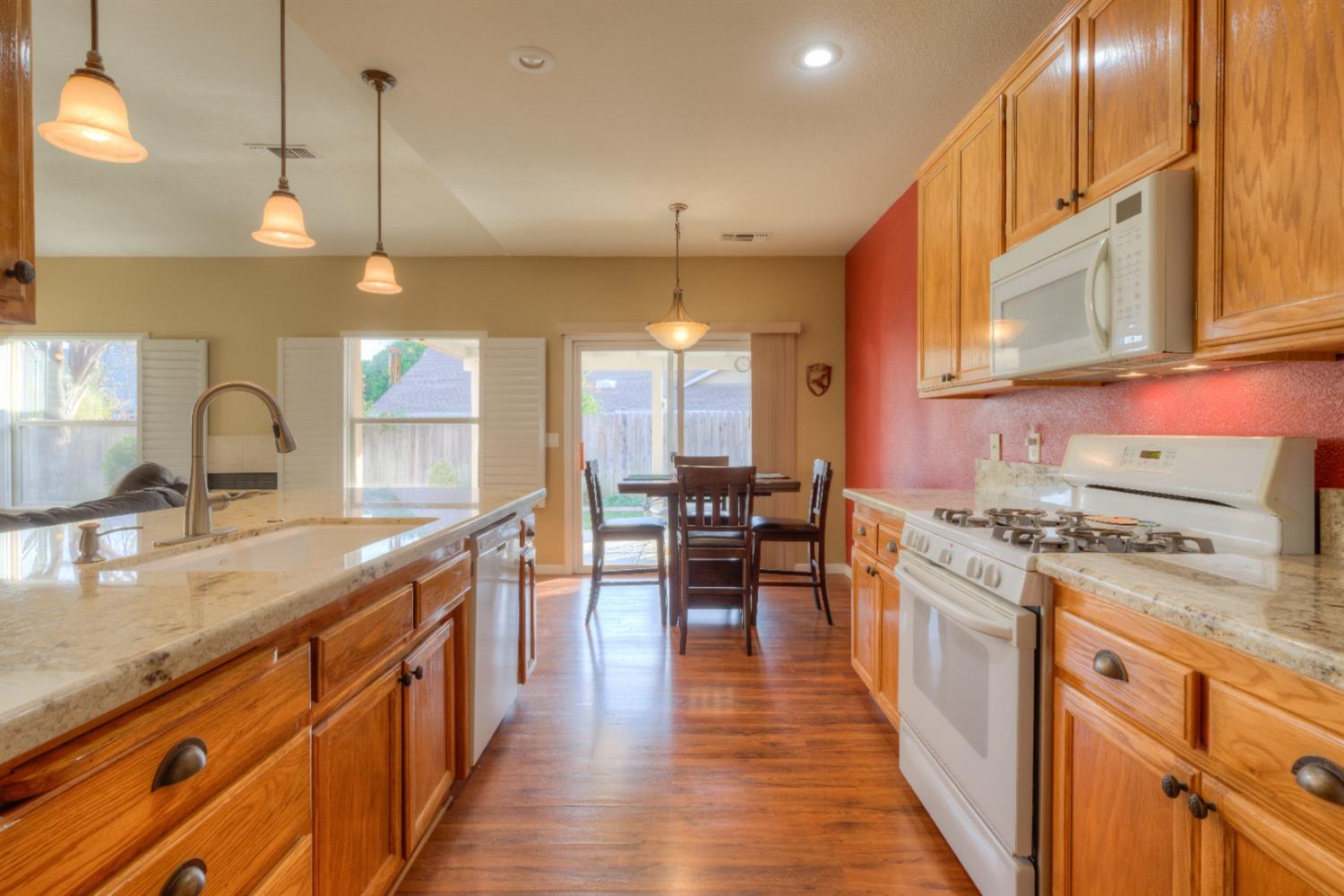 Detail Gallery Image 13 of 31 For 1022 Skyline, Yuba City,  CA 95991 - 3 Beds | 2 Baths