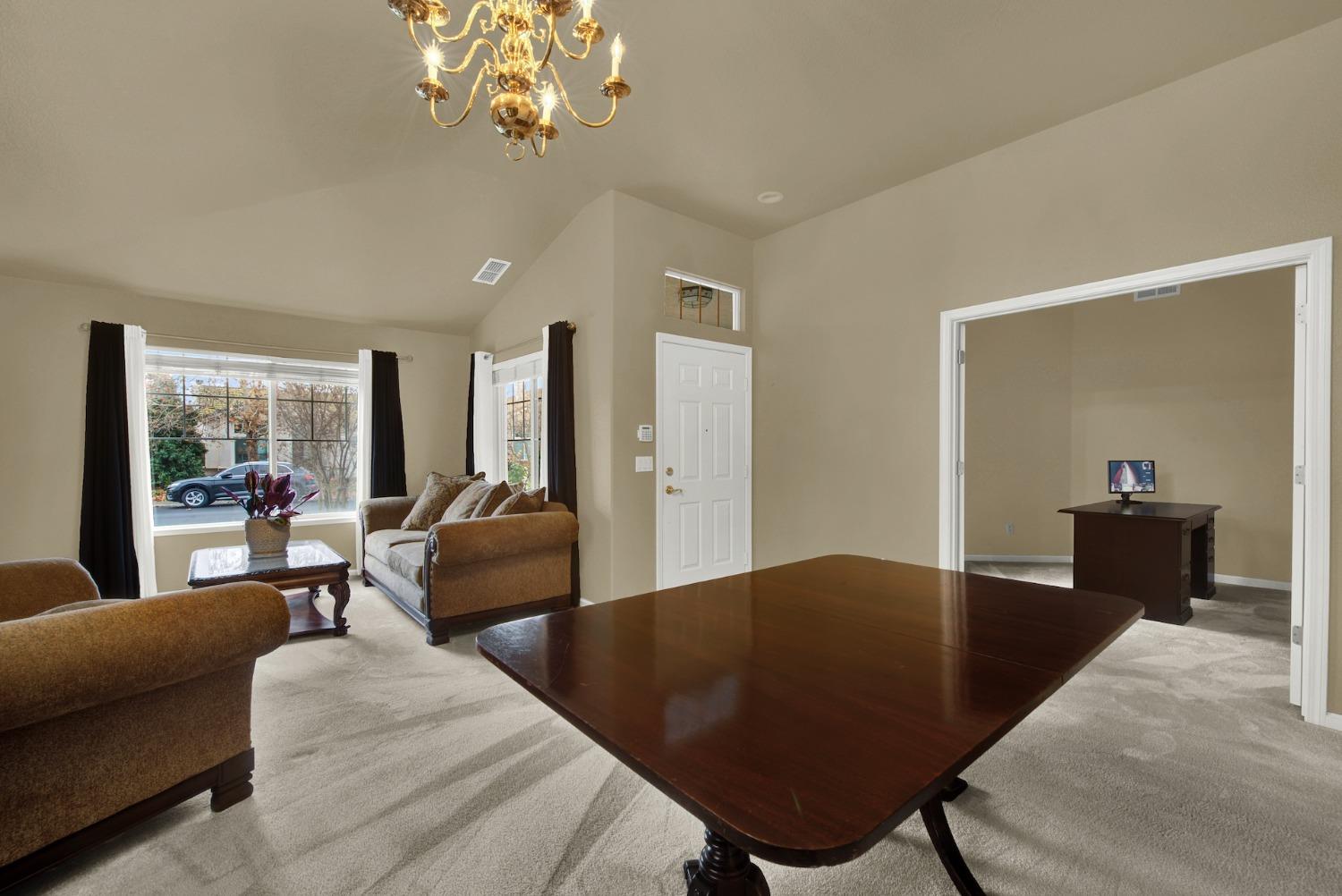 Detail Gallery Image 7 of 46 For 8795 Monterey Oaks Dr, Elk Grove,  CA 95758 - 4 Beds | 2 Baths