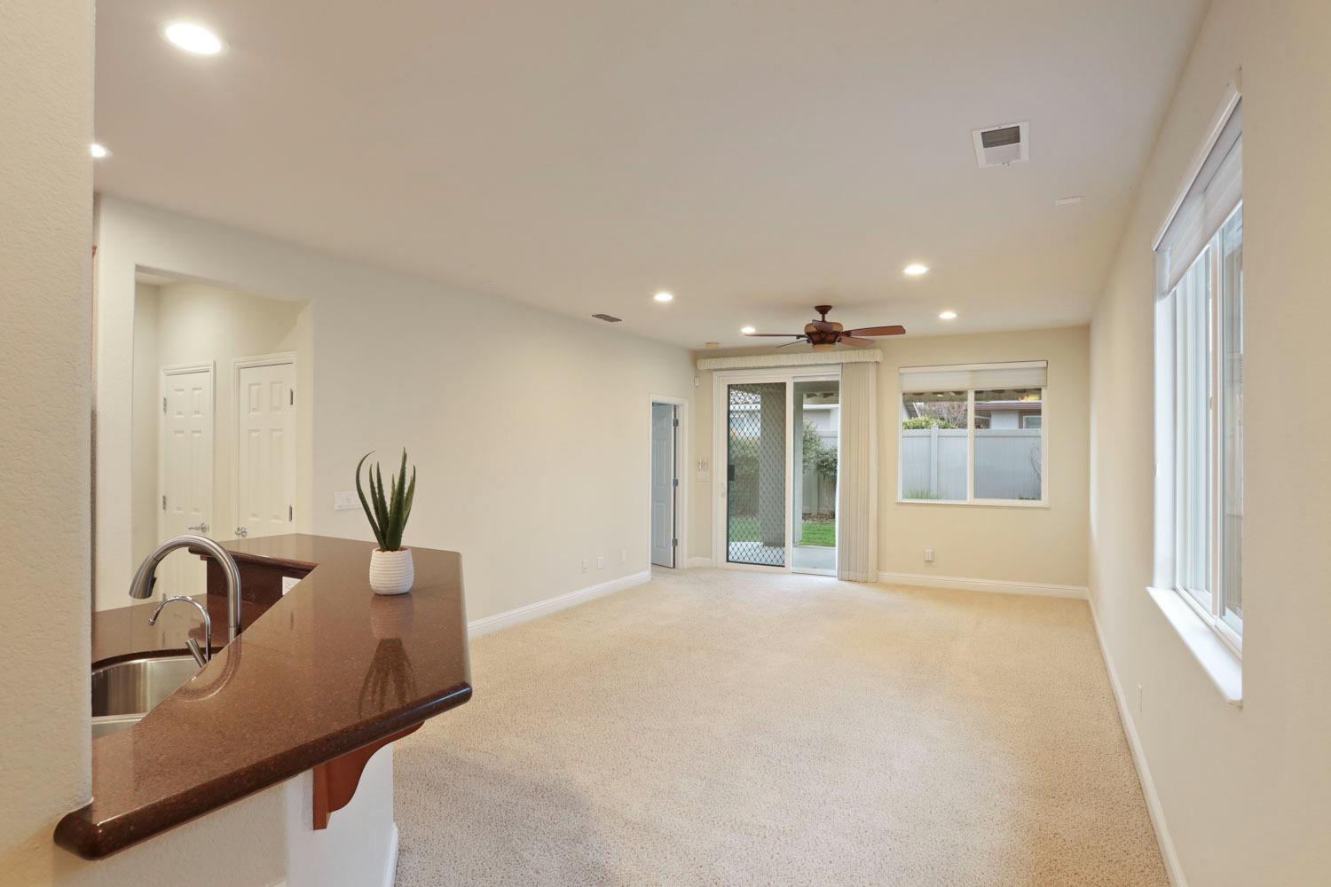 Detail Gallery Image 12 of 58 For 2359 Pepper Tree Ln, Manteca,  CA 95336 - 2 Beds | 2 Baths