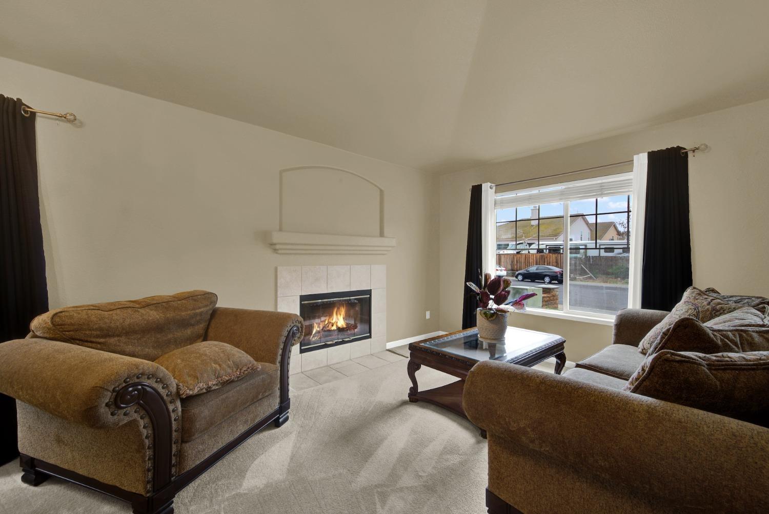 Detail Gallery Image 5 of 46 For 8795 Monterey Oaks Dr, Elk Grove,  CA 95758 - 4 Beds | 2 Baths