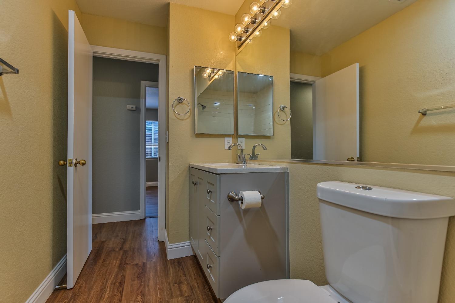 Detail Gallery Image 15 of 44 For 8645 Periwinkle Cir, Elk Grove,  CA 95624 - 3 Beds | 2 Baths