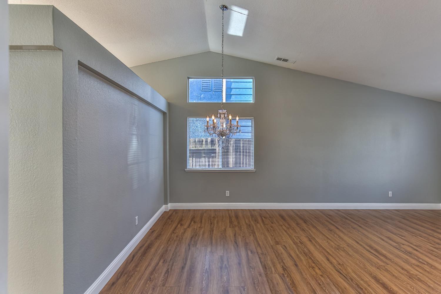 Detail Gallery Image 22 of 44 For 8645 Periwinkle Cir, Elk Grove,  CA 95624 - 3 Beds | 2 Baths