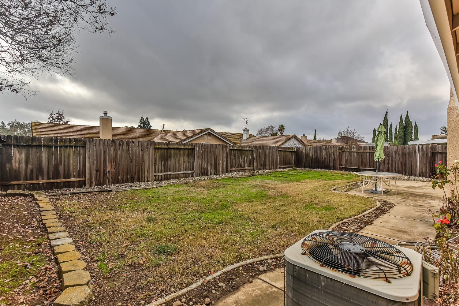 Detail Gallery Image 37 of 44 For 8645 Periwinkle Cir, Elk Grove,  CA 95624 - 3 Beds | 2 Baths