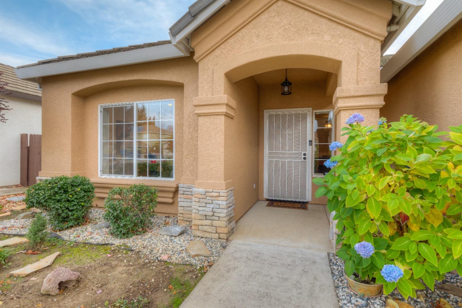 Detail Gallery Image 3 of 31 For 1022 Skyline, Yuba City,  CA 95991 - 3 Beds | 2 Baths