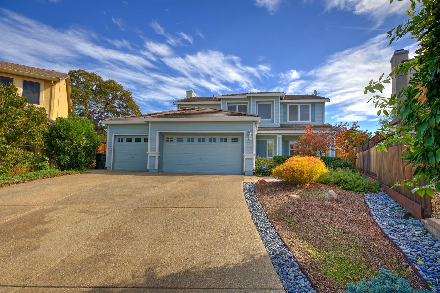 Detail Gallery Image 2 of 45 For 217 Chatswood Ct, Roseville,  CA 95678 - 5 Beds | 3 Baths